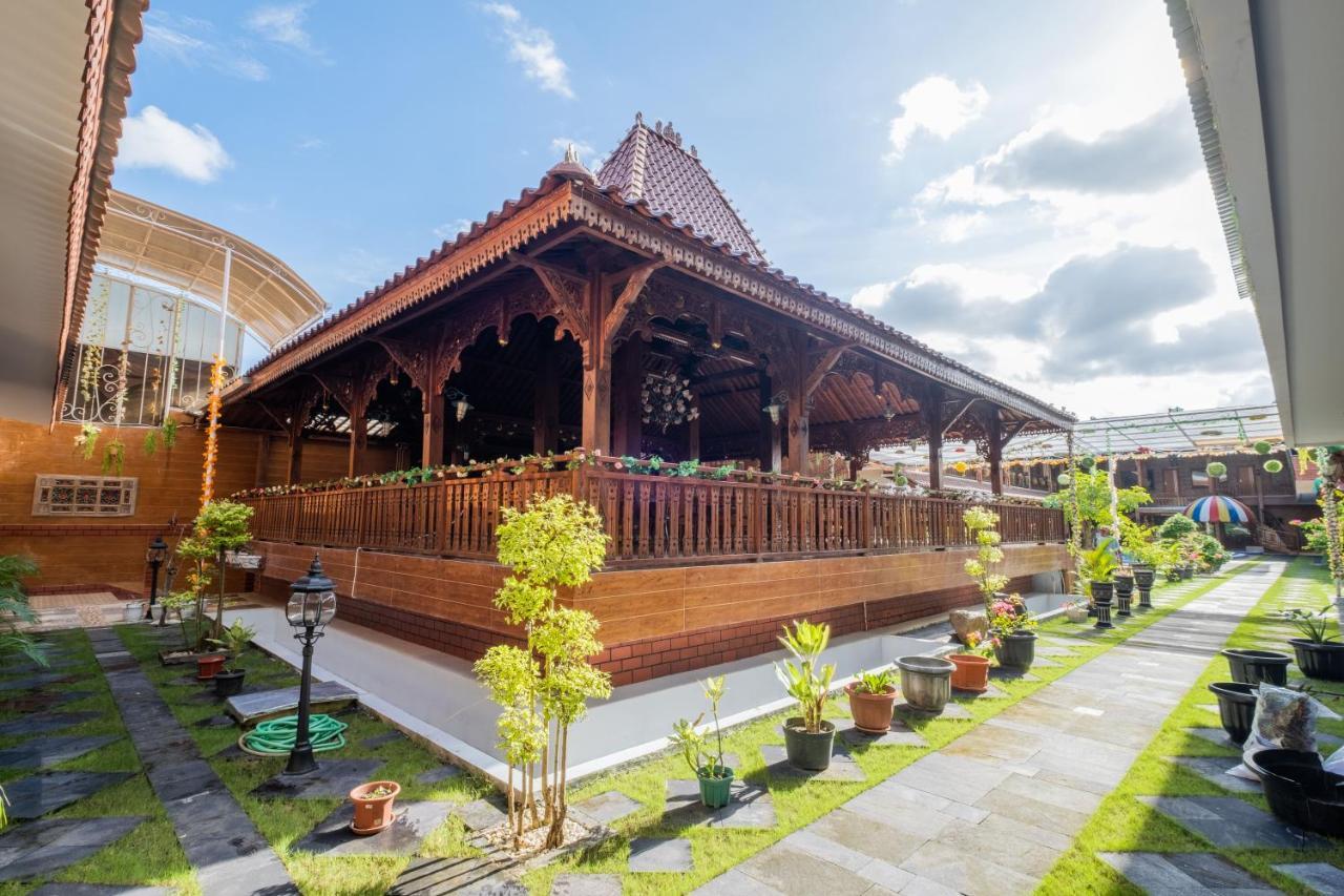 Sartini Inn Jogja Yogyakarta Exterior foto