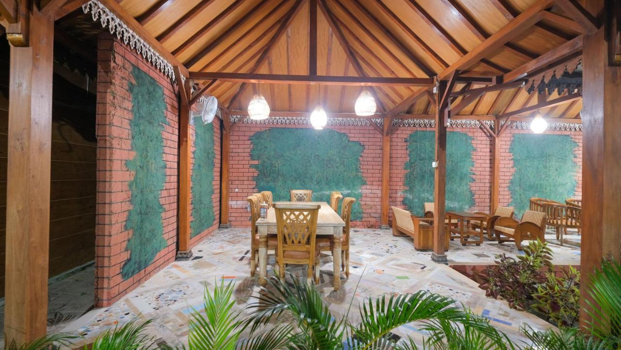 Sartini Inn Jogja Yogyakarta Exterior foto