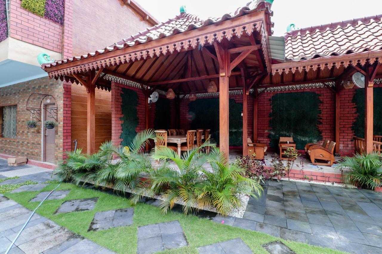 Sartini Inn Jogja Yogyakarta Exterior foto